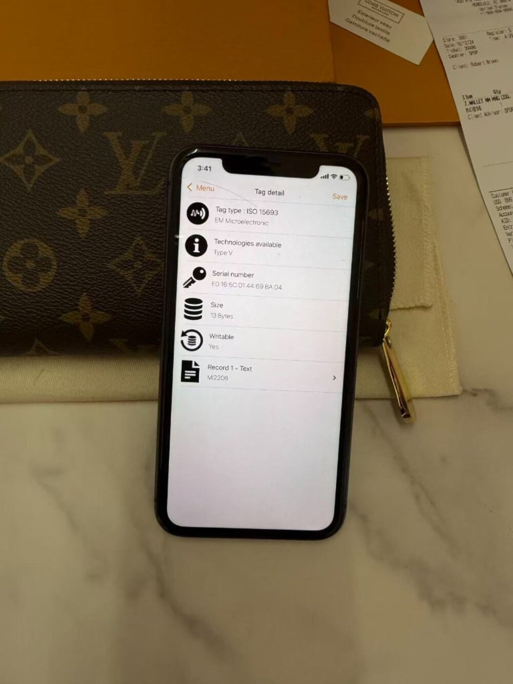 Louis Vuitton Zippy Wallet - Picture 15 of 16